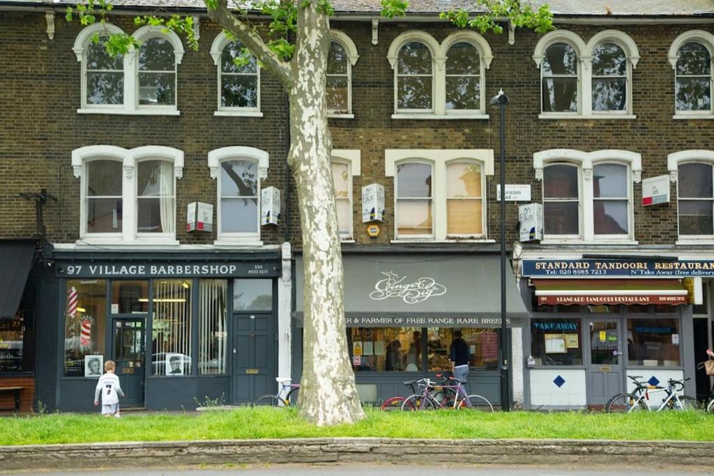 Stylish New Listing! Free Parking, Trendy Location London Exterior photo