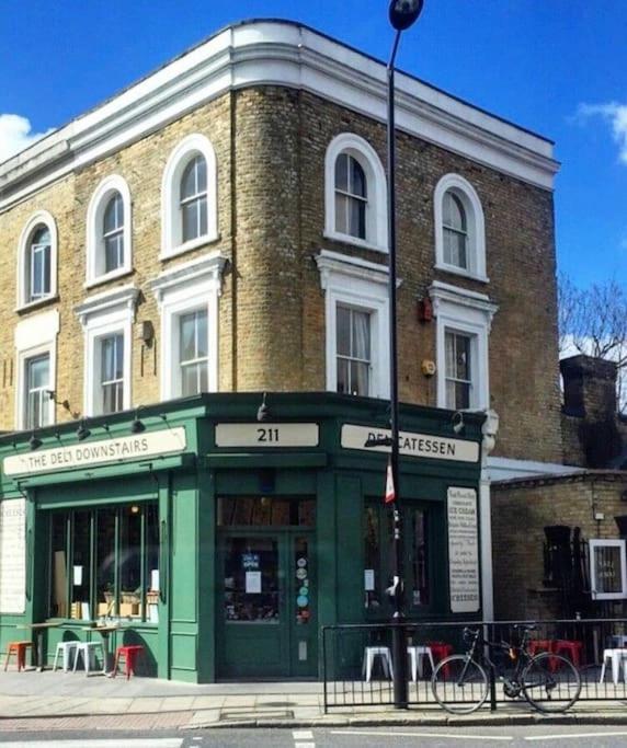 Stylish New Listing! Free Parking, Trendy Location London Exterior photo