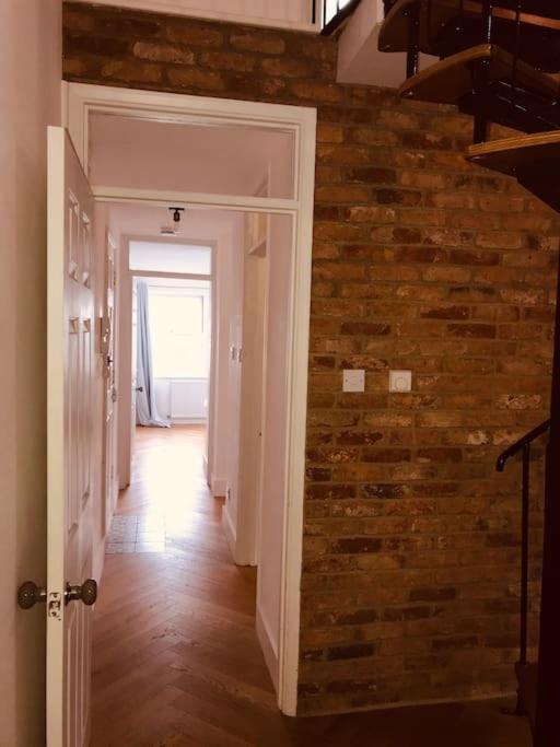 Stylish New Listing! Free Parking, Trendy Location London Exterior photo